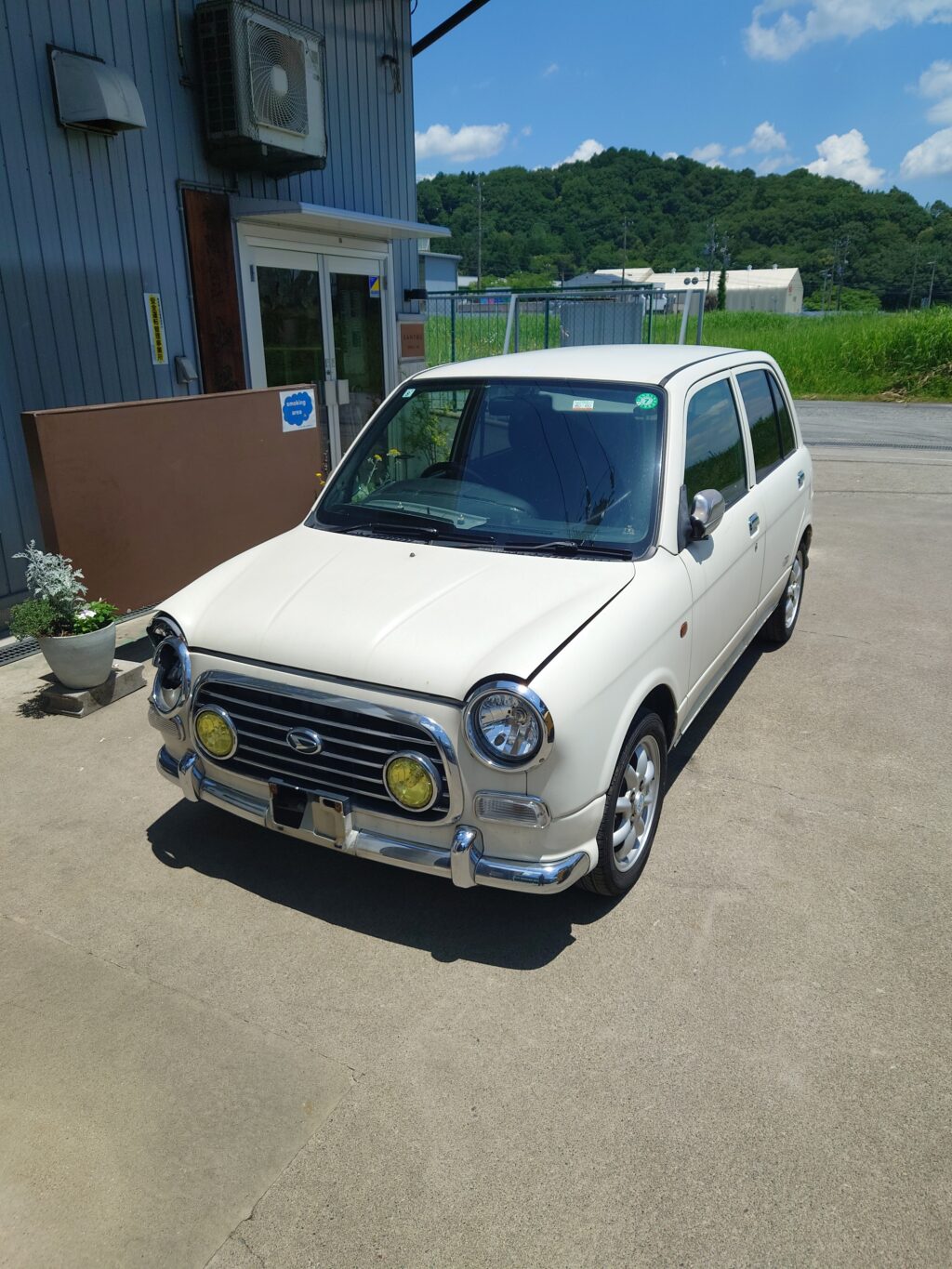 ダイハツ　ミラジーノ
