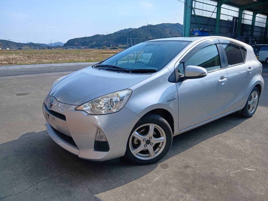 TOYOTA アクア